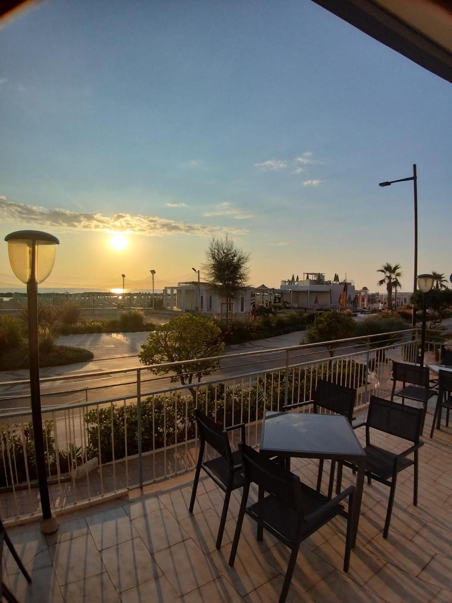 Hotel Ideal Rimini Exterior foto
